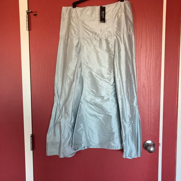 Skirt, Areli Collection,100% silk, midi, - Picture 3 of 3